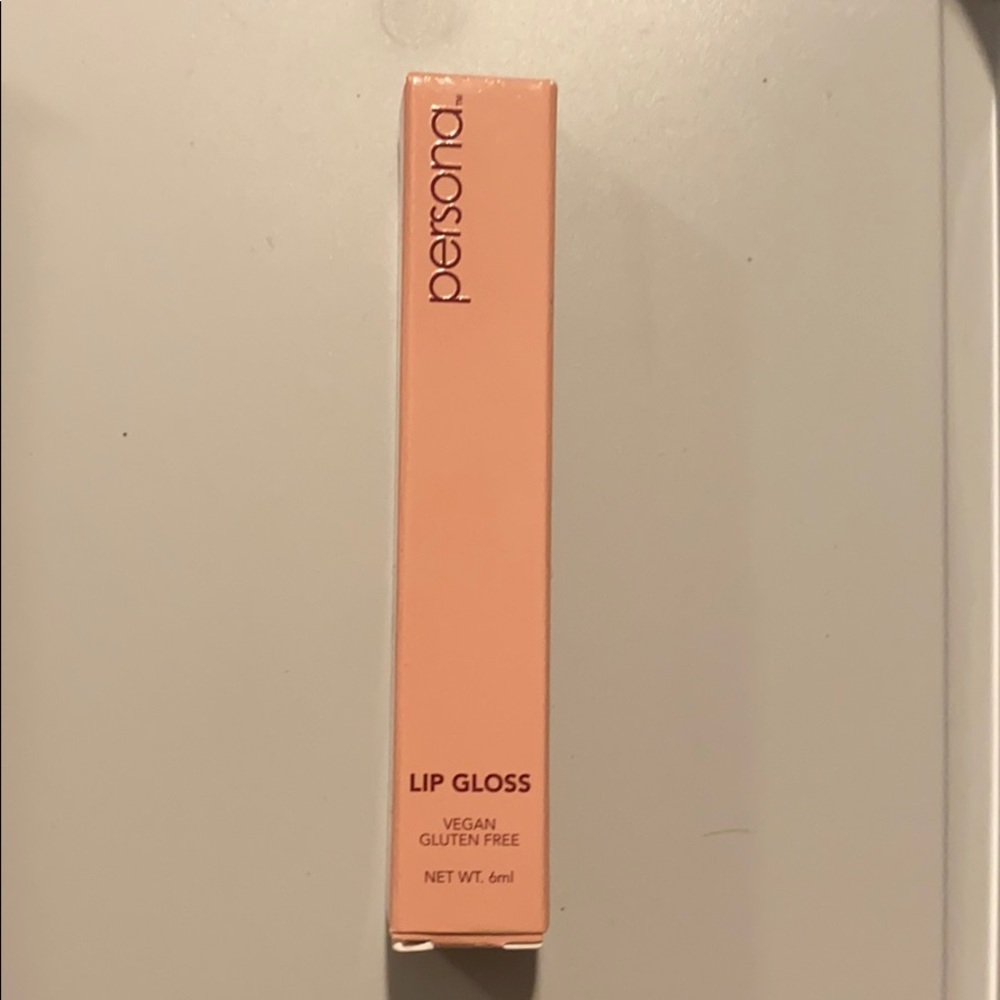 Persona lip gloss on toffee
